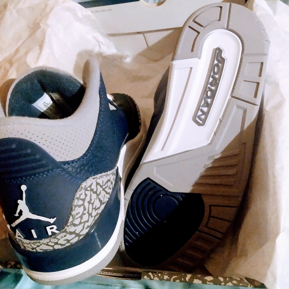 Air Jordan 3 Georgetown - Picture 3 of 5